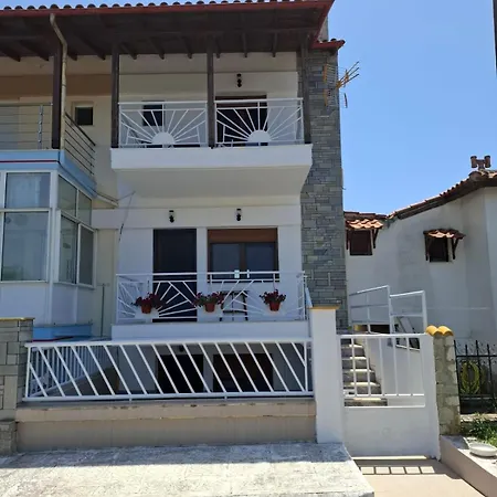Дом отдыха Flo Maisonette With Sea View