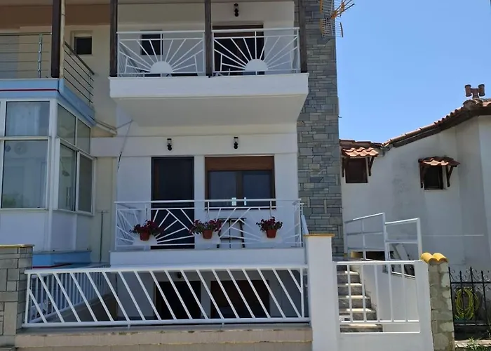 Дом отдыха Flo Maisonette With Sea View